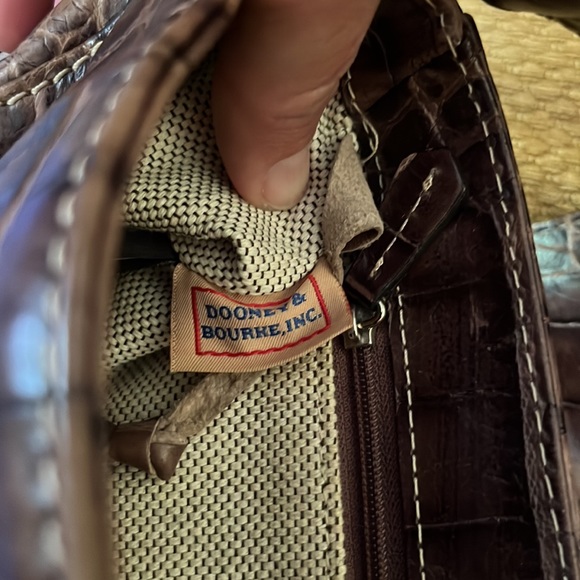 Dooney and Bourke leather shoulder bag - Picture 3 of 3